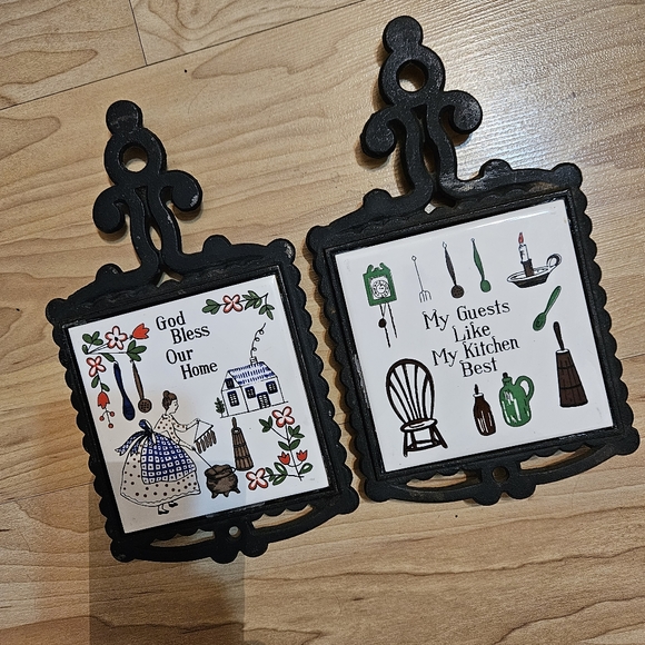 Vintage cast iron trivets - Picture 1 of 6